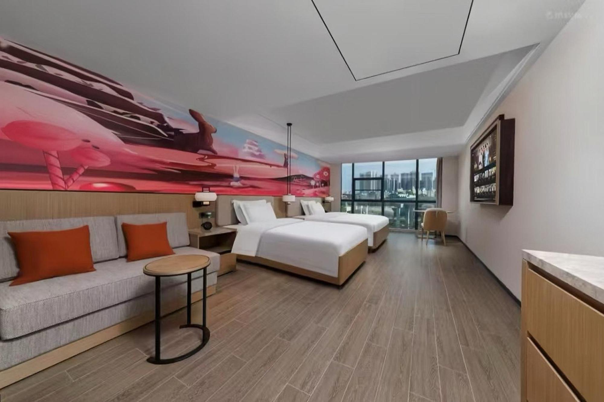 Mehood Lestie International Hotel Nancun Wanbo Metro Station Branch - Free Shuttle Bus To Canton Fair Complex During Canton Fair Period & Free Breakfast & Free Afternoon Tea & Free Midnight Snack & Free Vpn Internet Access Buitenkant foto