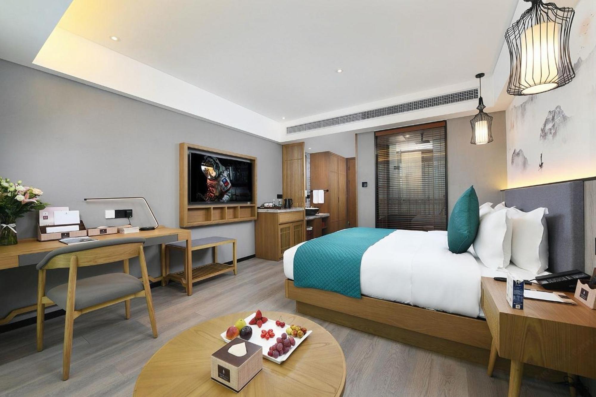 Mehood Lestie International Hotel Nancun Wanbo Metro Station Branch - Free Shuttle Bus To Canton Fair Complex During Canton Fair Period & Free Breakfast & Free Afternoon Tea & Free Midnight Snack & Free Vpn Internet Access Buitenkant foto