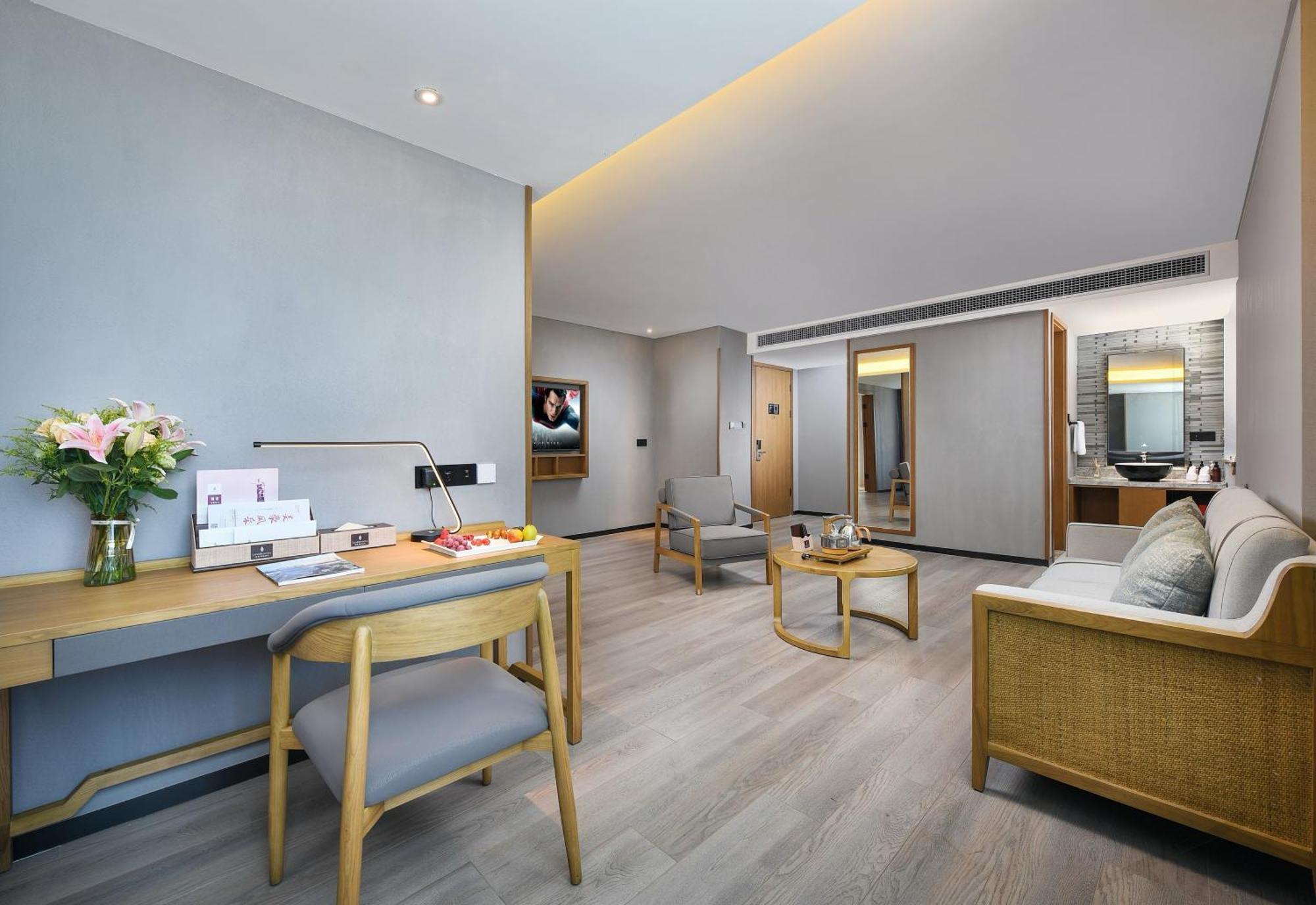 Mehood Lestie International Hotel Nancun Wanbo Metro Station Branch - Free Shuttle Bus To Canton Fair Complex During Canton Fair Period & Free Breakfast & Free Afternoon Tea & Free Midnight Snack & Free Vpn Internet Access Buitenkant foto