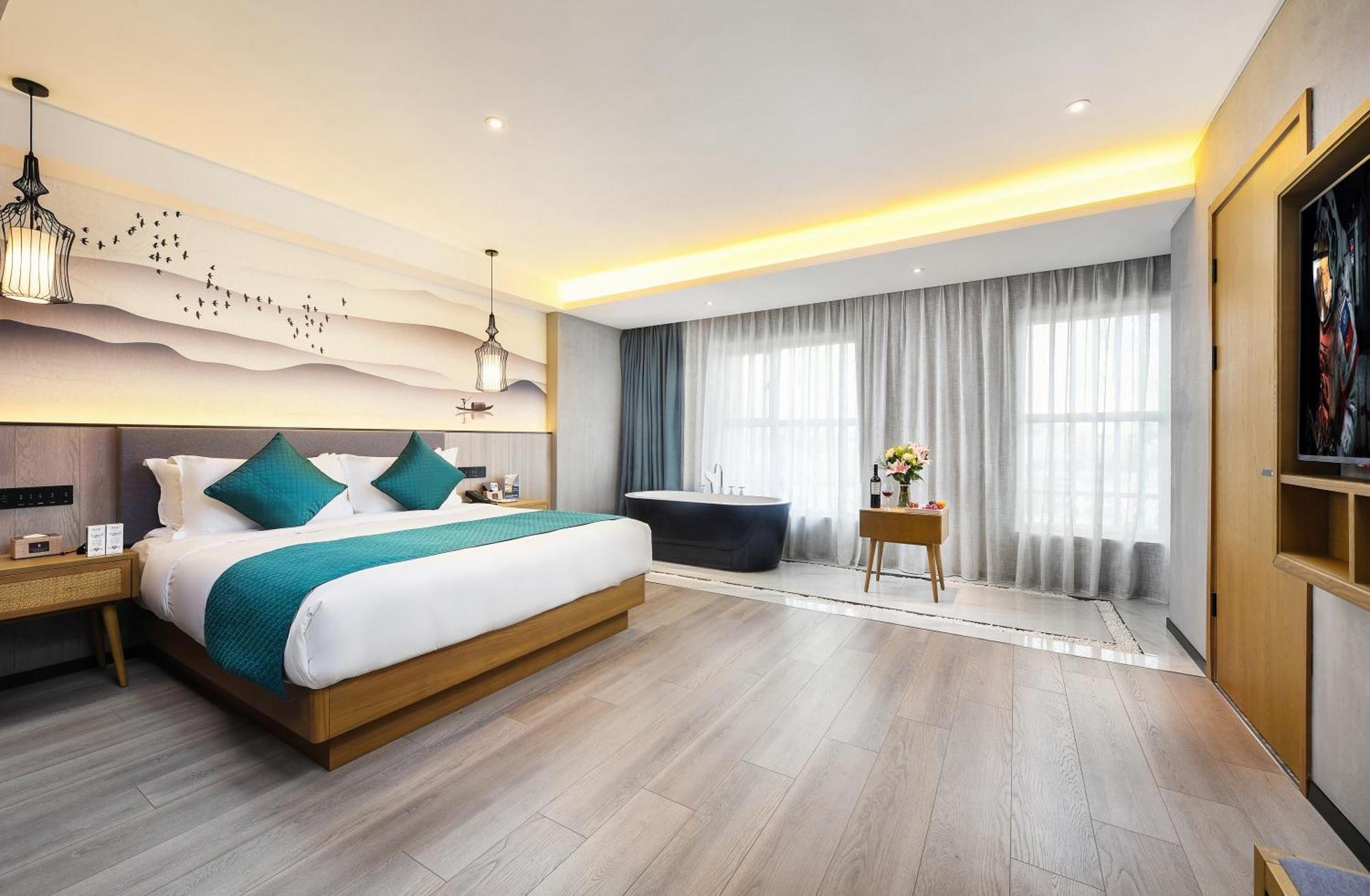 Mehood Lestie International Hotel Nancun Wanbo Metro Station Branch - Free Shuttle Bus To Canton Fair Complex During Canton Fair Period & Free Breakfast & Free Afternoon Tea & Free Midnight Snack & Free Vpn Internet Access Buitenkant foto