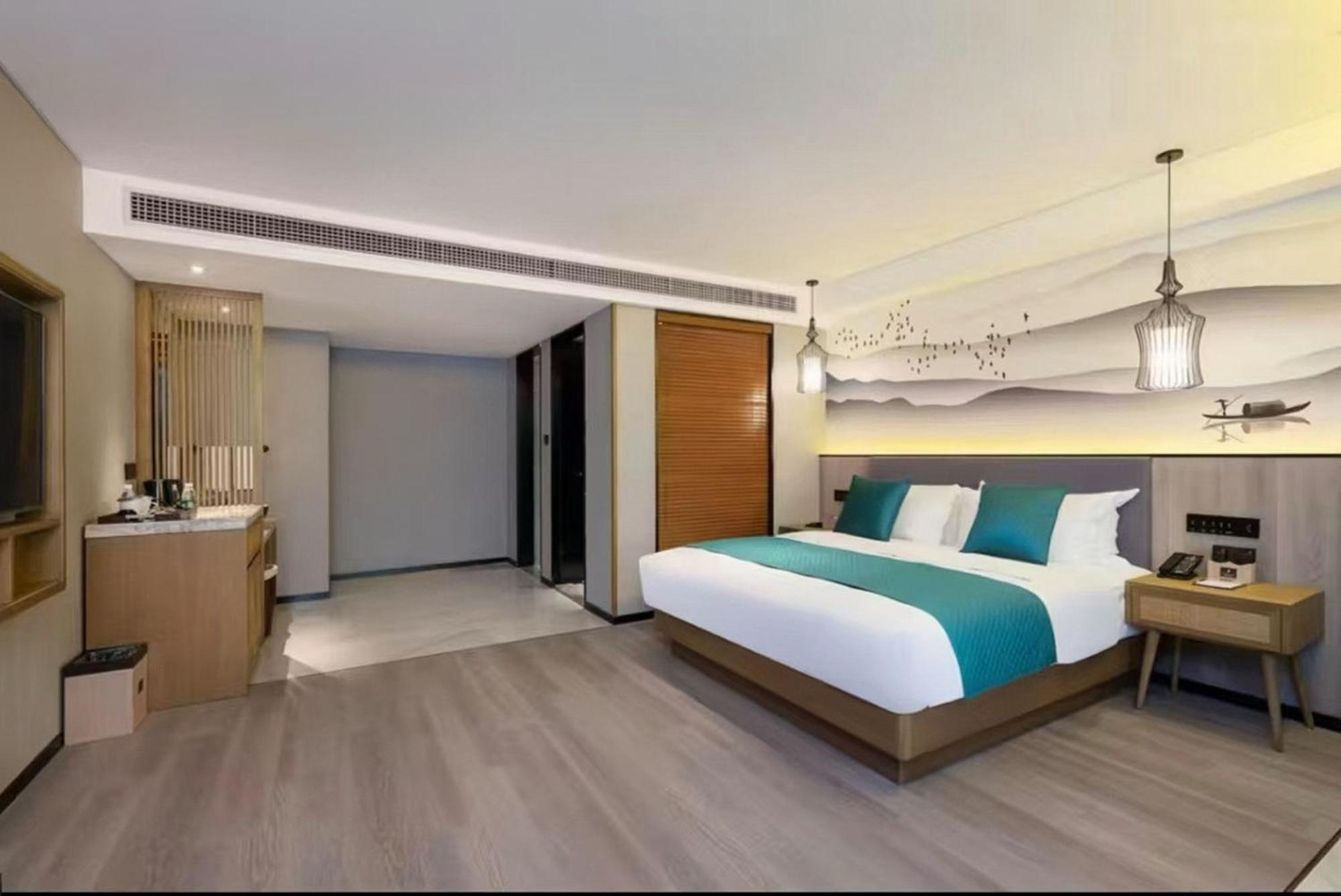 Mehood Lestie International Hotel Nancun Wanbo Metro Station Branch - Free Shuttle Bus To Canton Fair Complex During Canton Fair Period & Free Breakfast & Free Afternoon Tea & Free Midnight Snack & Free Vpn Internet Access Buitenkant foto