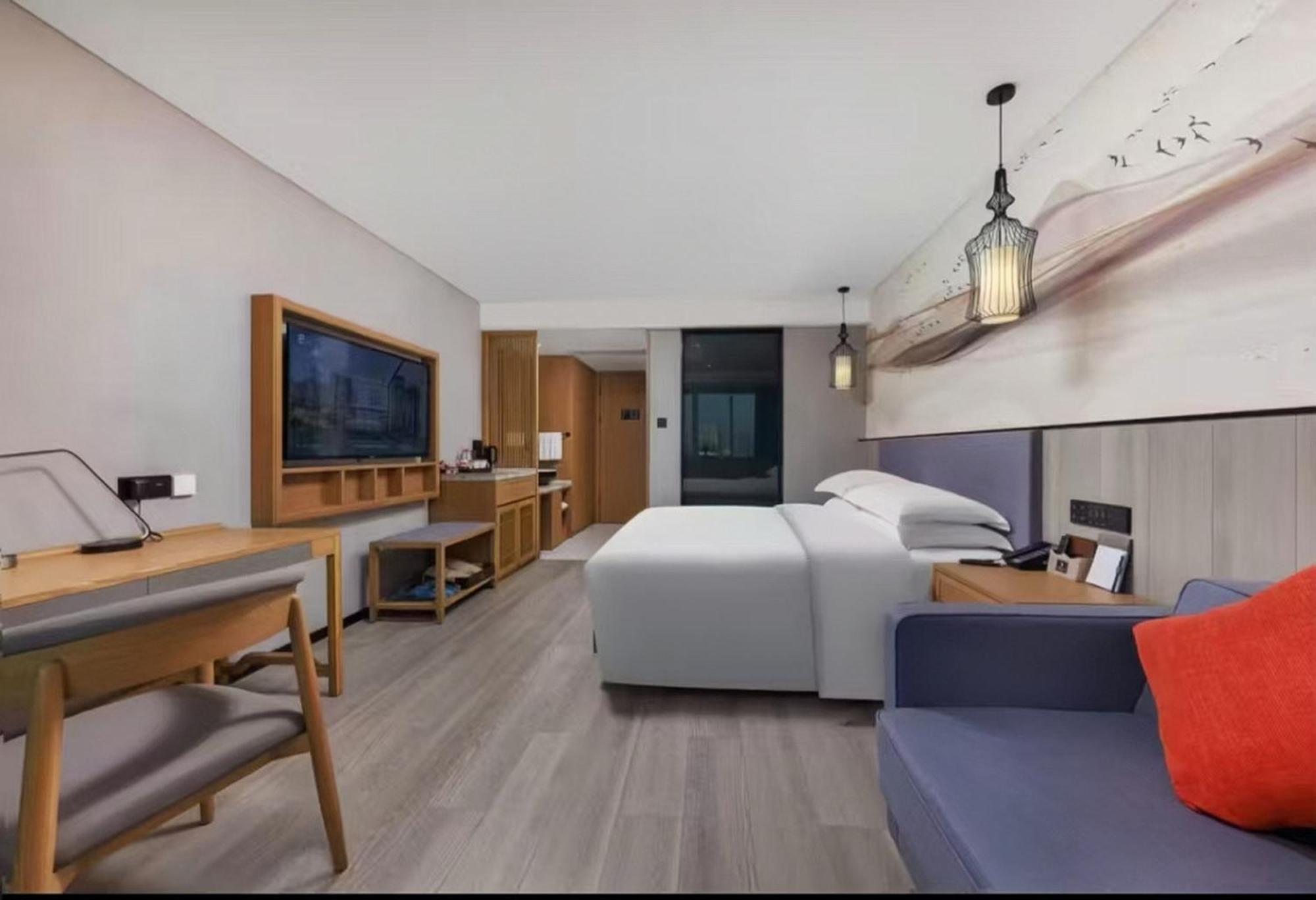 Mehood Lestie International Hotel Nancun Wanbo Metro Station Branch - Free Shuttle Bus To Canton Fair Complex During Canton Fair Period & Free Breakfast & Free Afternoon Tea & Free Midnight Snack & Free Vpn Internet Access Buitenkant foto