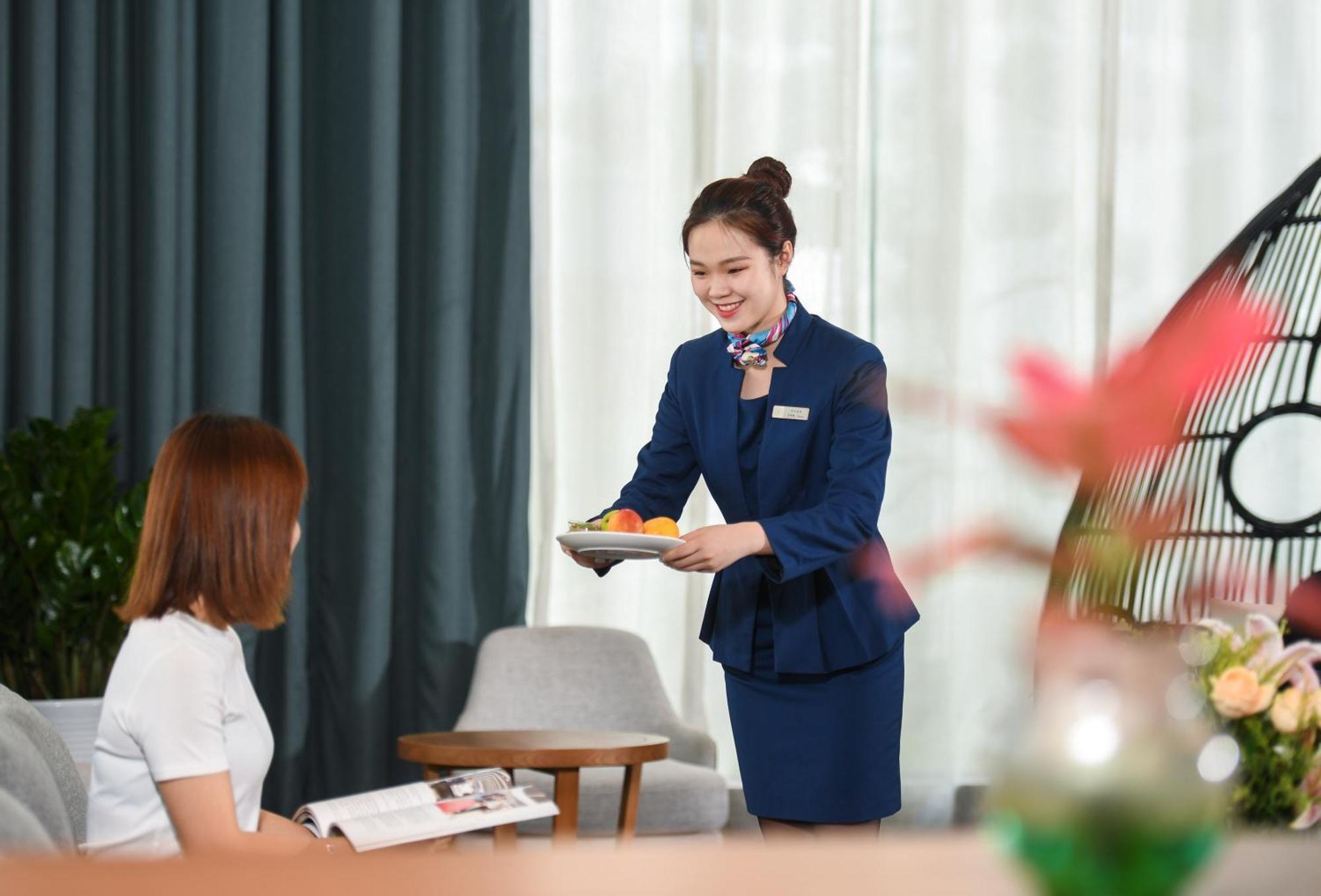 Mehood Lestie International Hotel Nancun Wanbo Metro Station Branch - Free Shuttle Bus To Canton Fair Complex During Canton Fair Period & Free Breakfast & Free Afternoon Tea & Free Midnight Snack & Free Vpn Internet Access Buitenkant foto