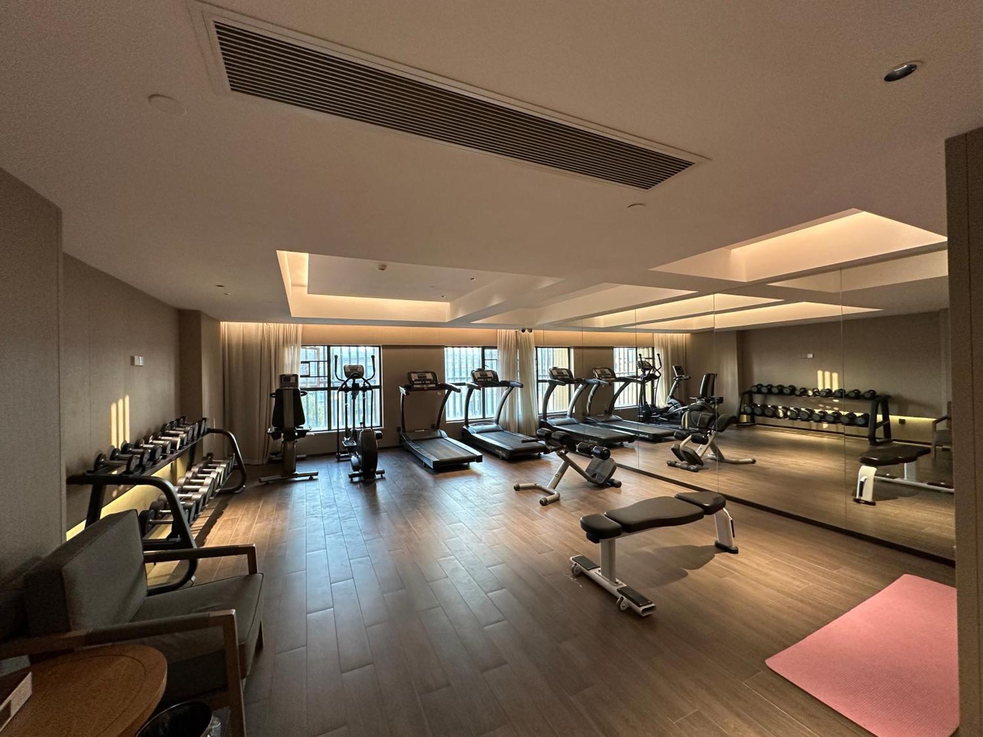 Mehood Lestie International Hotel Nancun Wanbo Metro Station Branch - Free Shuttle Bus To Canton Fair Complex During Canton Fair Period & Free Breakfast & Free Afternoon Tea & Free Midnight Snack & Free Vpn Internet Access Buitenkant foto