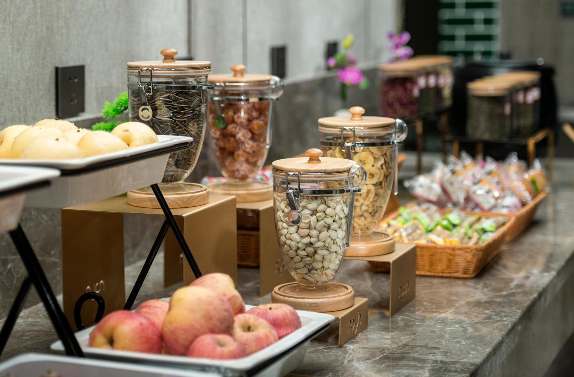 Mehood Lestie International Hotel Nancun Wanbo Metro Station Branch - Free Shuttle Bus To Canton Fair Complex During Canton Fair Period & Free Breakfast & Free Afternoon Tea & Free Midnight Snack & Free Vpn Internet Access Buitenkant foto