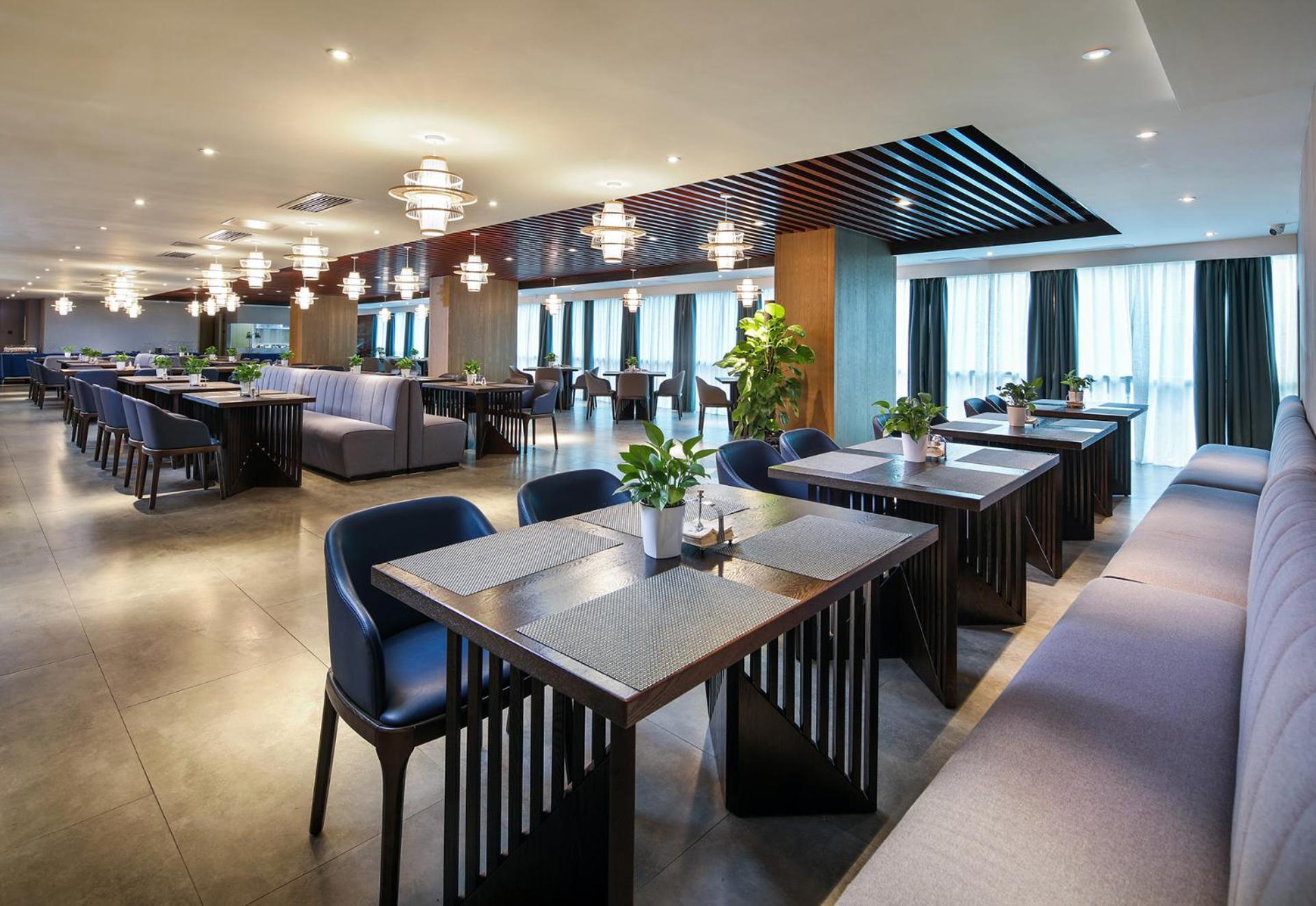Mehood Lestie International Hotel Nancun Wanbo Metro Station Branch - Free Shuttle Bus To Canton Fair Complex During Canton Fair Period & Free Breakfast & Free Afternoon Tea & Free Midnight Snack & Free Vpn Internet Access Buitenkant foto